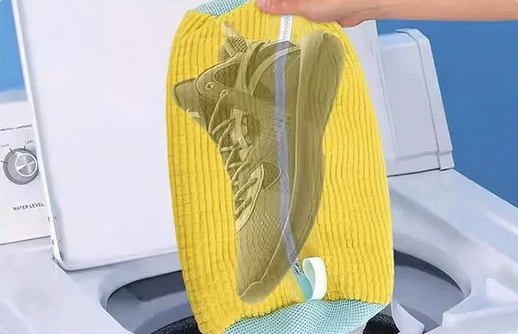 WashPro Shoes Bag - The Shoe Bag That Cleans & Cares